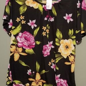 BLACK FLORAL SHORT SLEEVE TOP-NWT